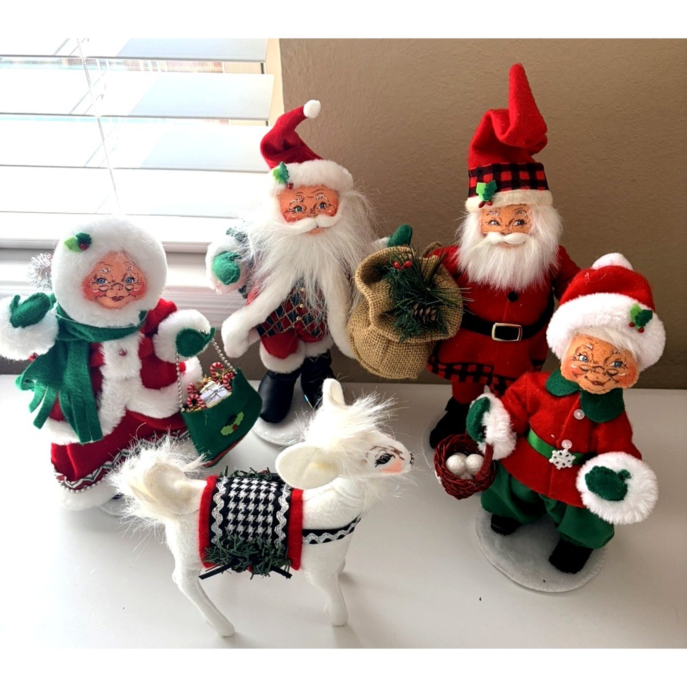 ANNALEE Holiday Dolls 2 Santa & 2 Mrs Clauses & one white doe christmas
